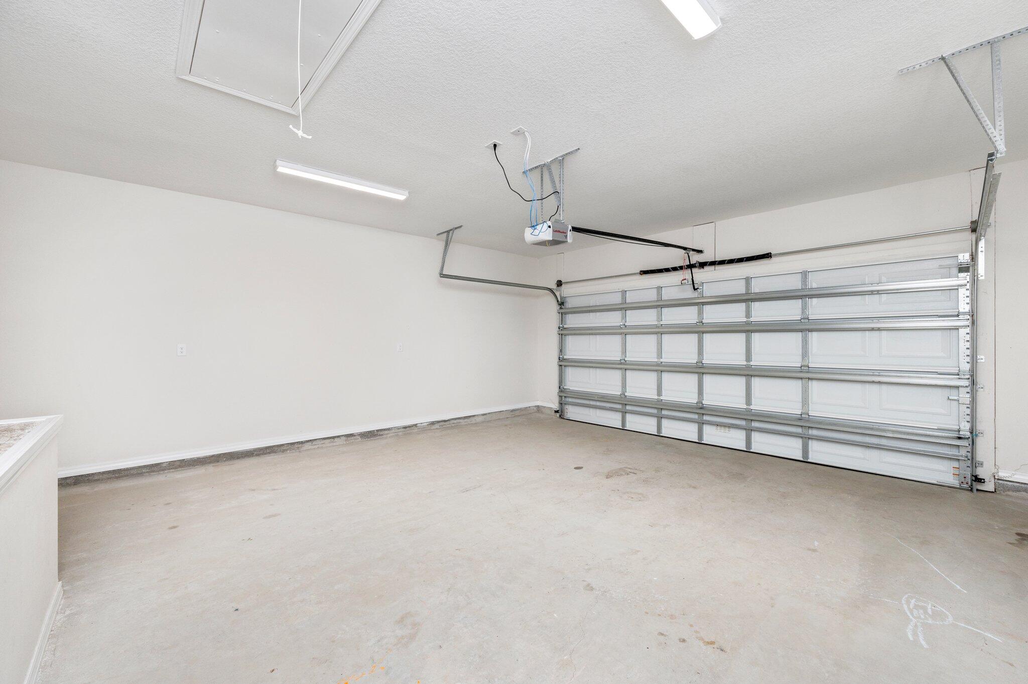 3156 Forrest Avenue Crestview, FL 32539 - Photo 39 of 44 a view of a garage