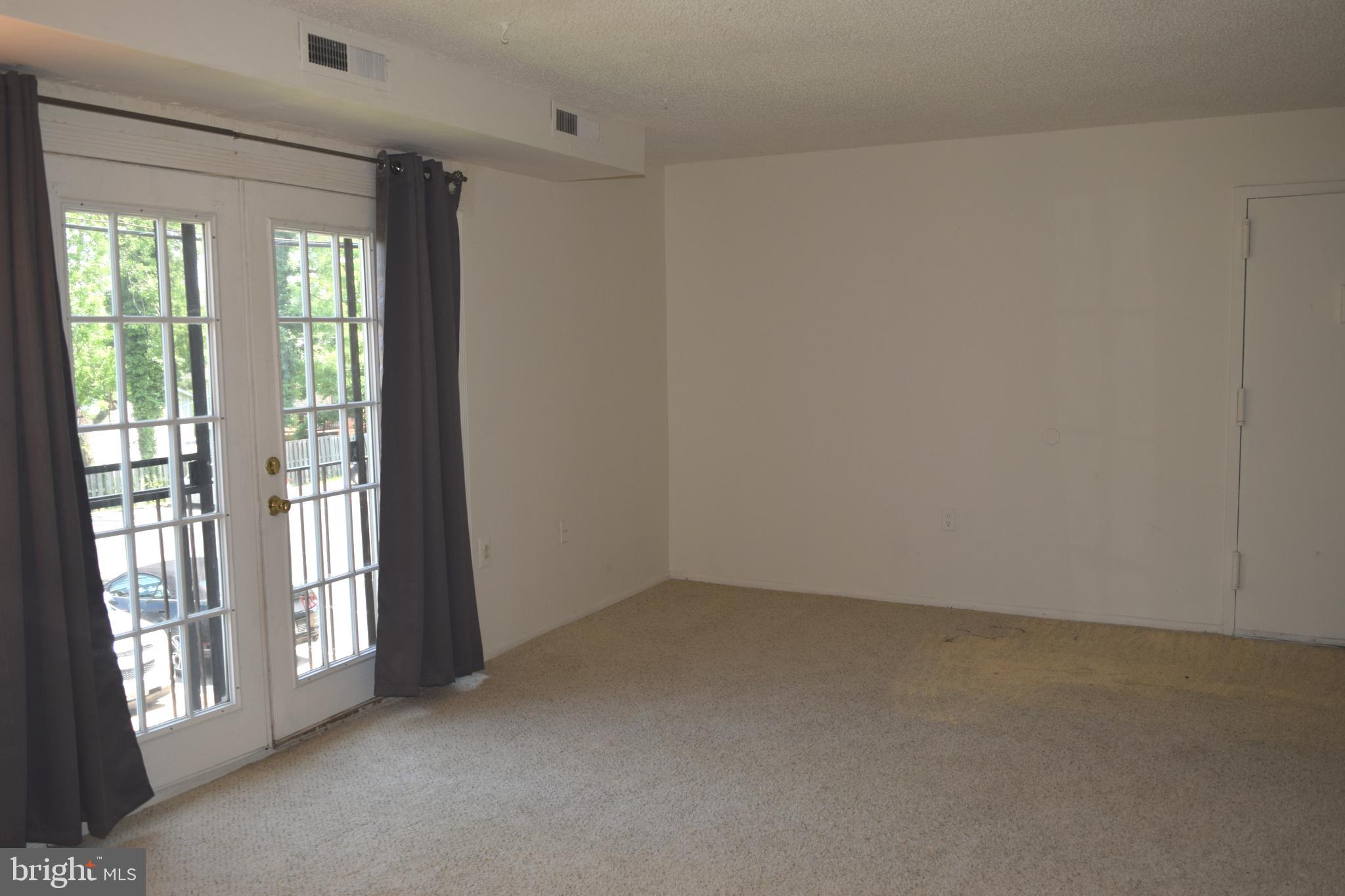 3813 Swann Road, Unit 101 Suitland, MD 20746 - Photo 4 of 14 Living room