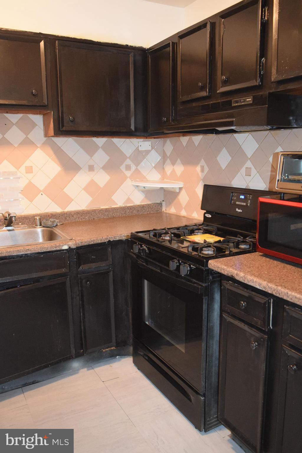 3813 Swann Road, Unit 101 Suitland, MD 20746 - Photo 8 of 14 Kitchen