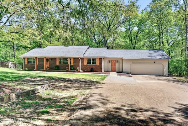$315,000 | 6815 Whippoorwill Drive, Olive Branch, MS 38654