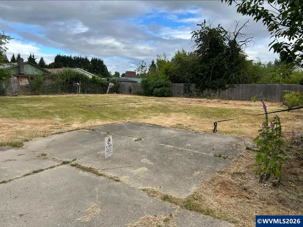 $140,000 | 2045 Hollywood Drive Northeast, Salem, OR 97305