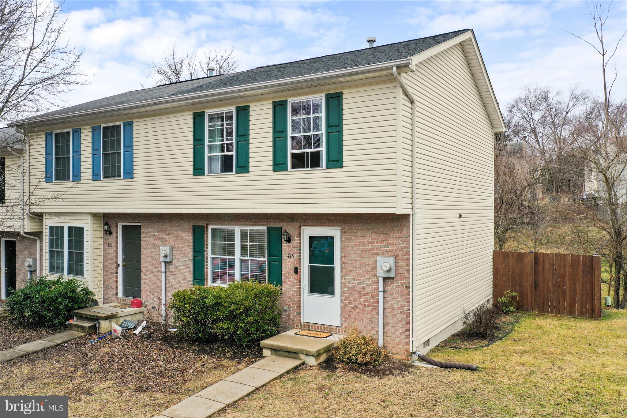 416 Ridgefield Ave End unit Town Home!