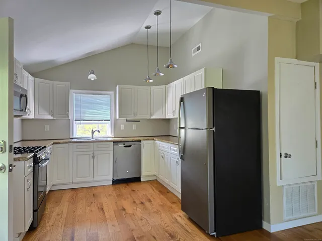 $2,200 | 190 Short Beach Road, Branford, CT 06405