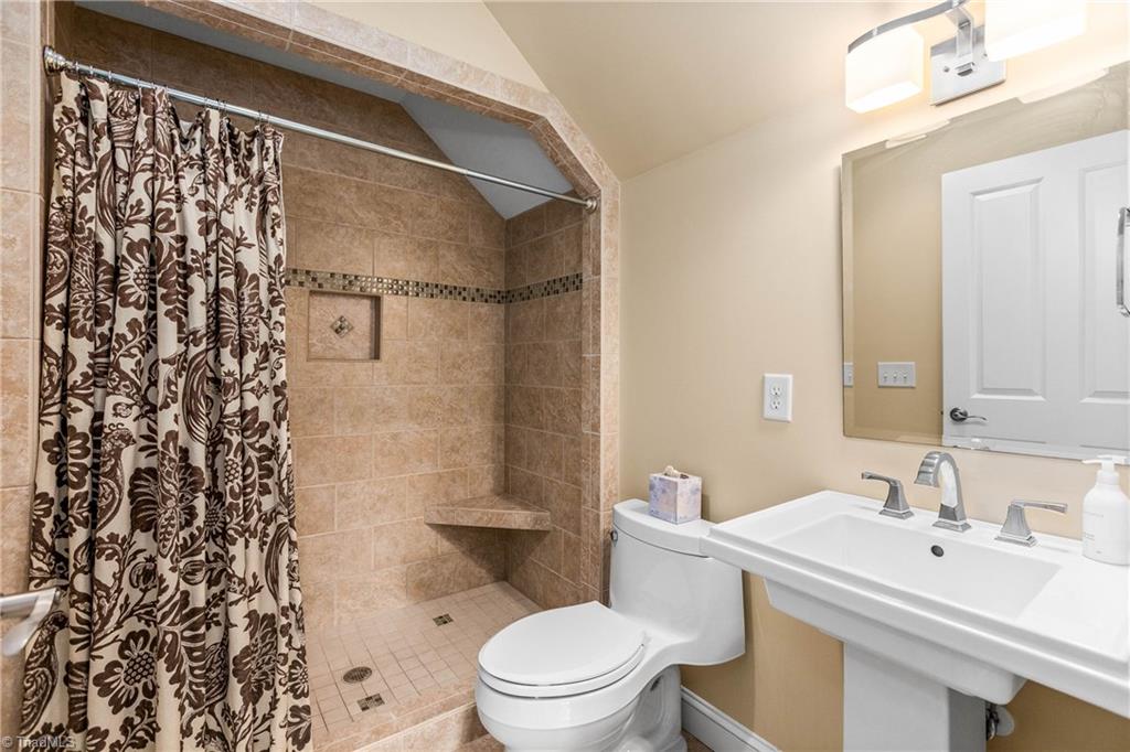 4200 Clinard Road Clemmons, NC 27012 - Photo 41 of 49 Upstairs bedroom #4 en suite