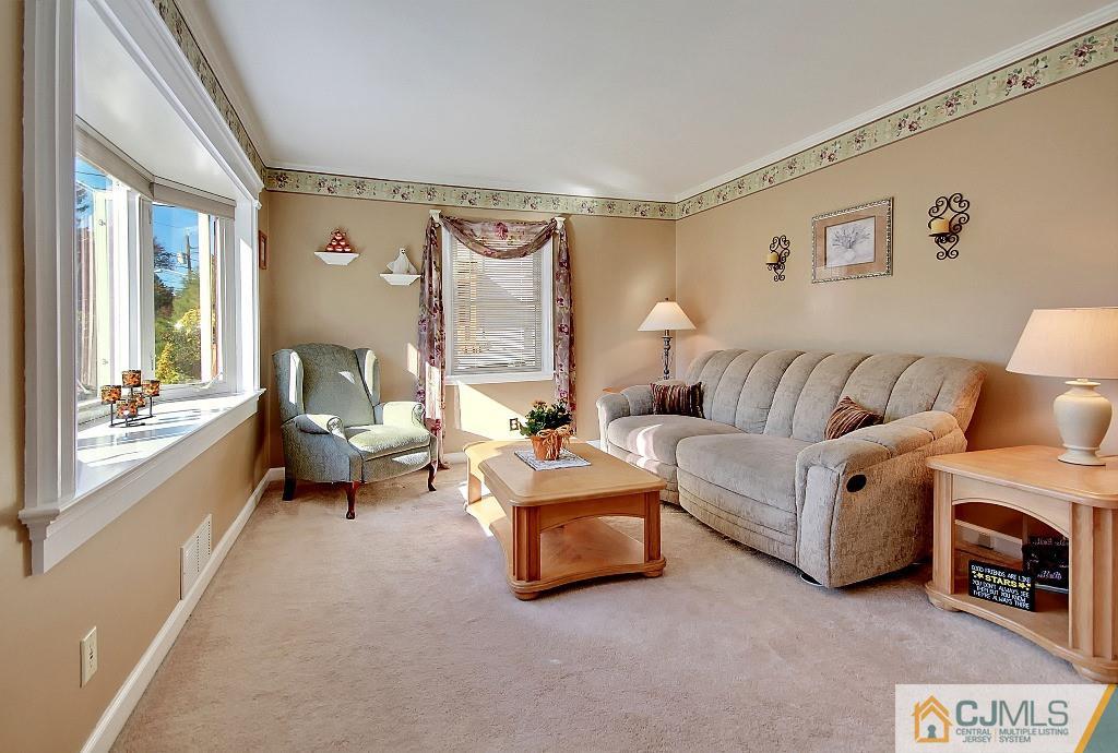 337 Cook Avenue Middlesex, NJ 08846 - Photo 5 of 24 Gallery Image 5