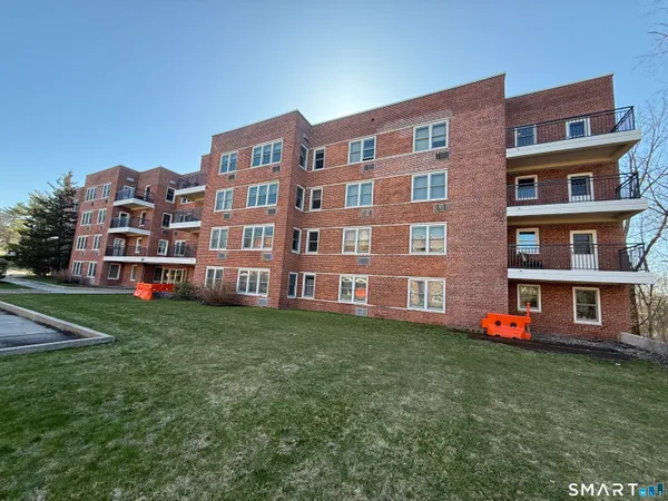 $535,000 | 50 Lafayette Place, Unit 2H, Greenwich, CT 06830