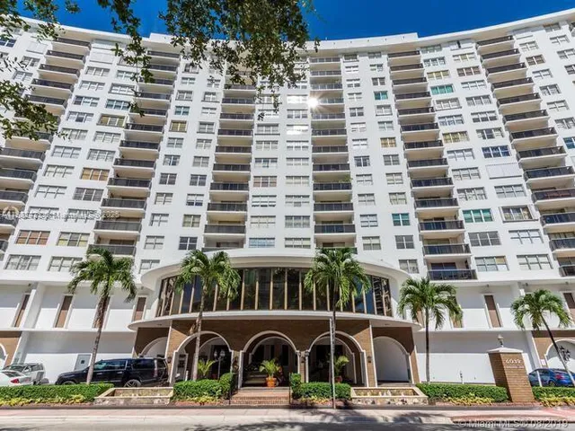 $3,500 | 6039 Collins Avenue, Unit 823, Miami Beach, FL 33140