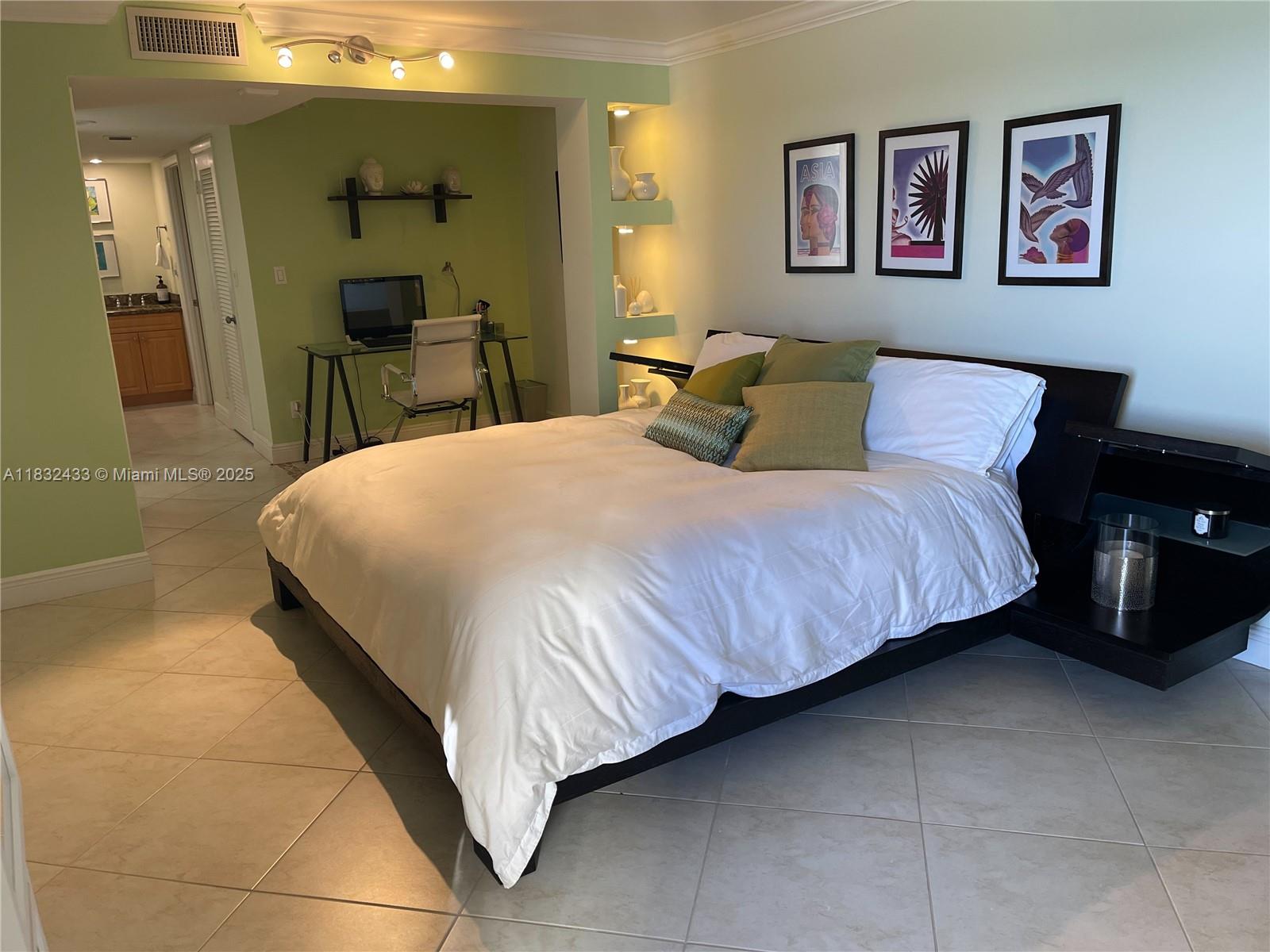 6039 Collins Avenue, Unit 823 Miami Beach, FL 33140 - Photo 7 of 21 a bedroom with a bed and table