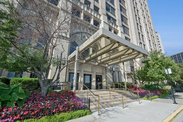$4,650 | 680 North Lake Shore Drive, Unit 1219, Chicago, IL 60611