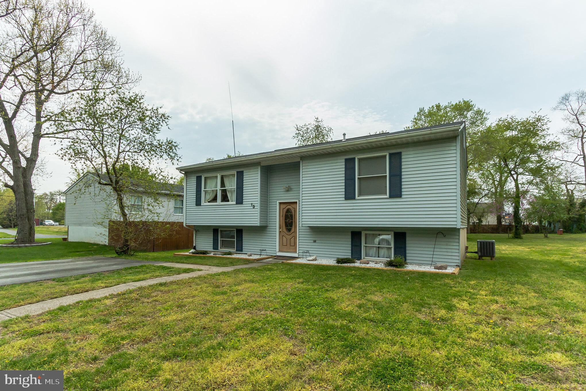 13 Bar Harbor Road Pasadena, MD 21122 - Photo 3 of 30 Gallery Image 3