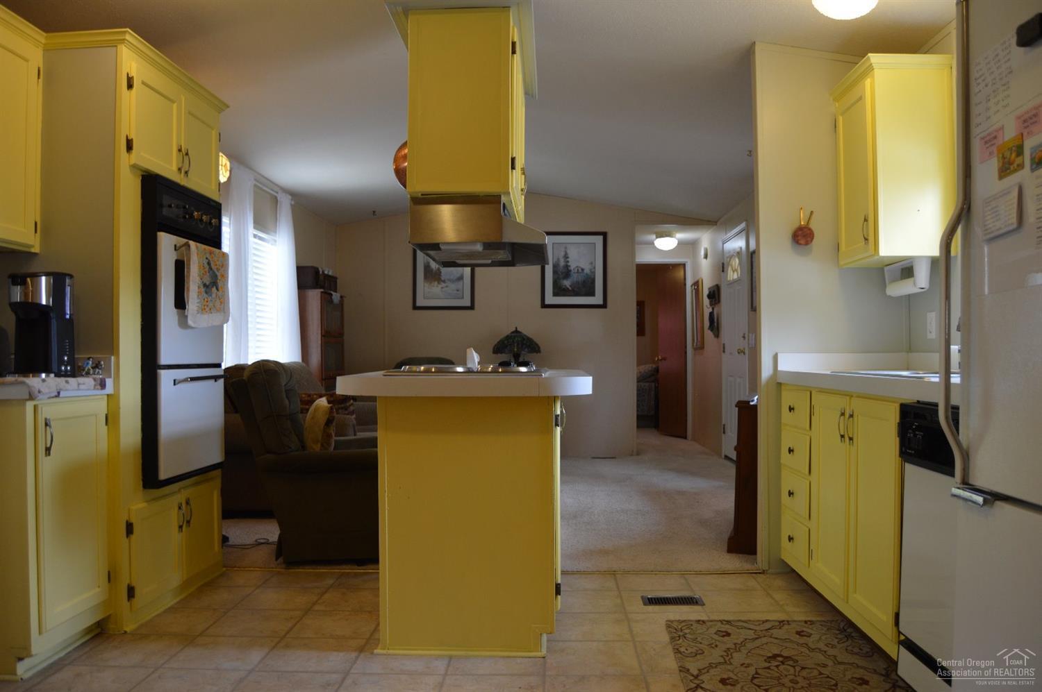 8280 Southwest Crater Loop Road Terrebonne, OR 97760 - Photo 3 of 25 New cooktop and hood fan in and above is