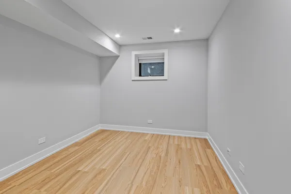 $3,905 | 1349 North Noble Street, Unit 1, Chicago, IL 60642
