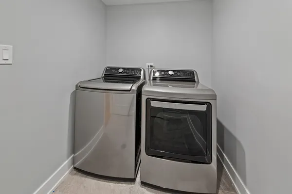 $3,905 | 1349 North Noble Street, Unit 1, Chicago, IL 60642