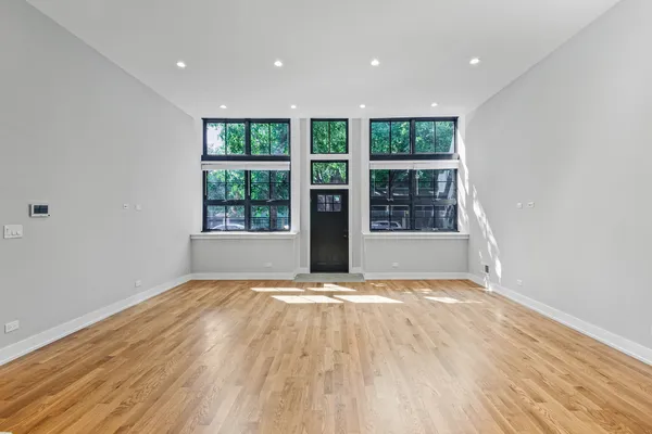 $3,905 | 1349 North Noble Street, Unit 1, Chicago, IL 60642