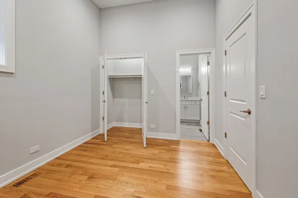 $3,905 | 1349 North Noble Street, Unit 1, Chicago, IL 60642