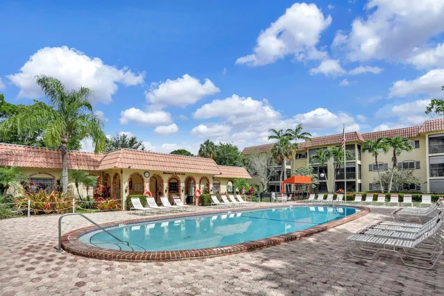 a view of a fountain with a fountain in the patio
