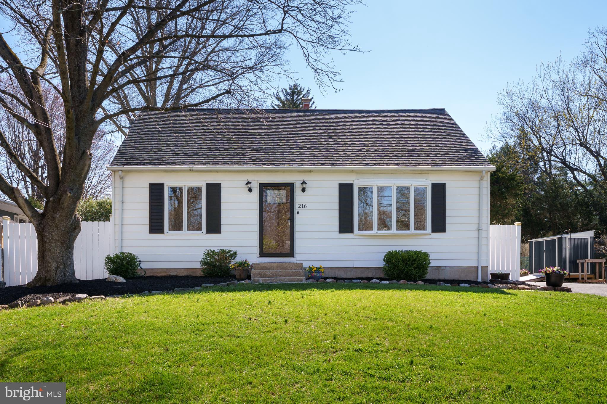 216 Rutgers Avenue Hamilton, NJ 08619 - Photo 2 of 27