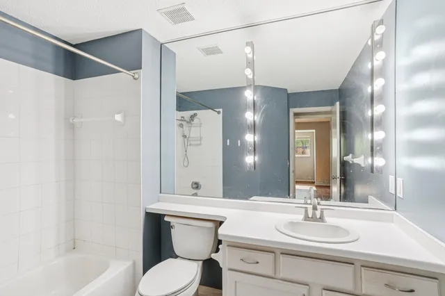 $229,900 | 2040 Shenandoah Court, Unit B, Plymouth, MN 55447