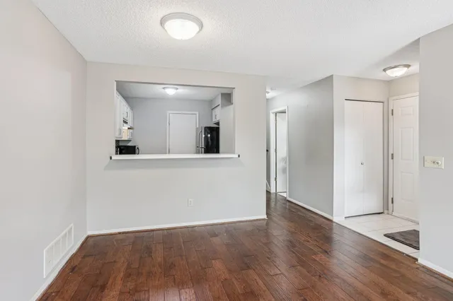 $229,900 | 2040 Shenandoah Court, Unit B, Plymouth, MN 55447