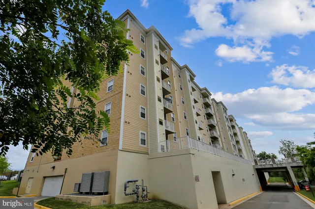 $2,450 | 6301 Edsall Road, Unit 109, Alexandria, VA 22312