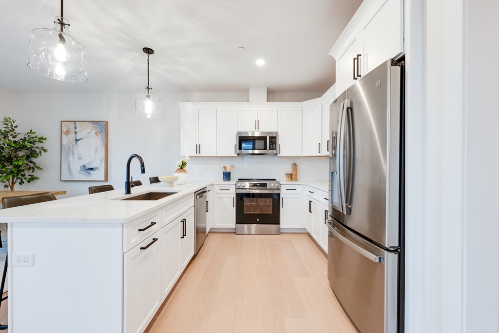 62 Foundry Street, Unit 402 Wakefield, MA 01880 - Photo 4 of 18