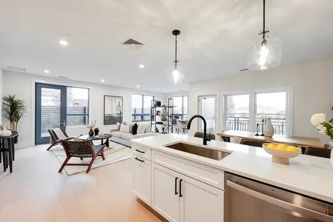 $899,900 | 62 Foundry Street, Unit 402, Wakefield, MA 01880