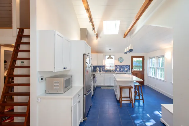 $1,675,000 | 16 H Milestone Road, Unit 8 DIONIS, Nantucket, MA 02554