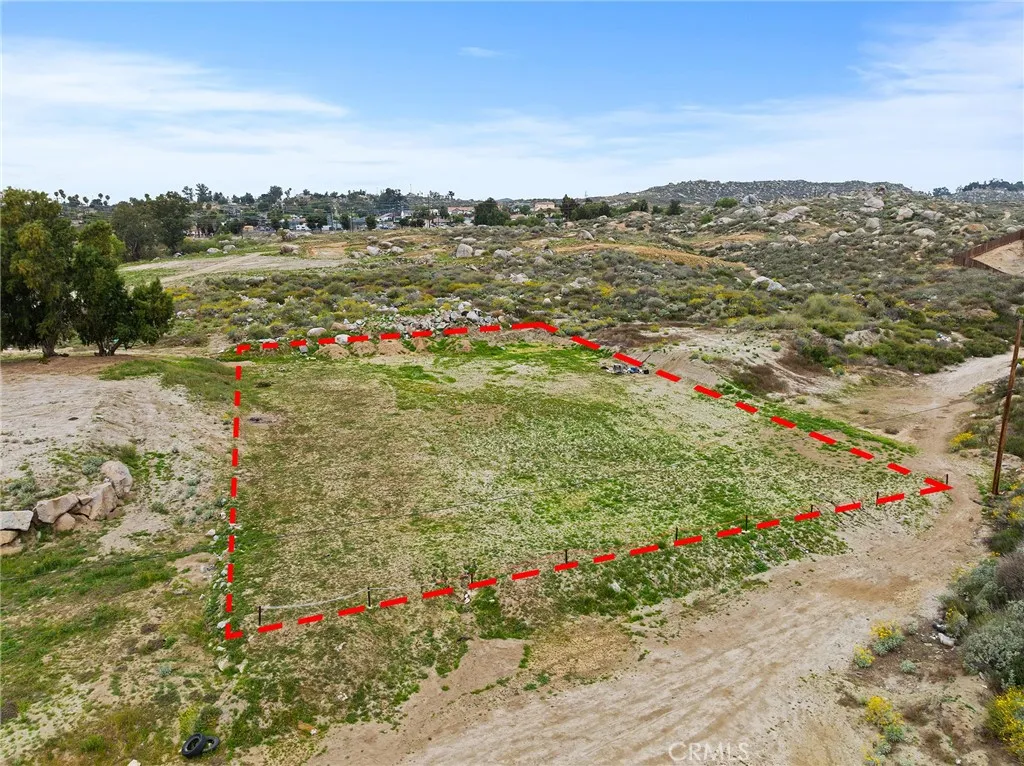 0 Kruse Perris, CA 92570 - Photo 3 of 14 a view of a white and green space