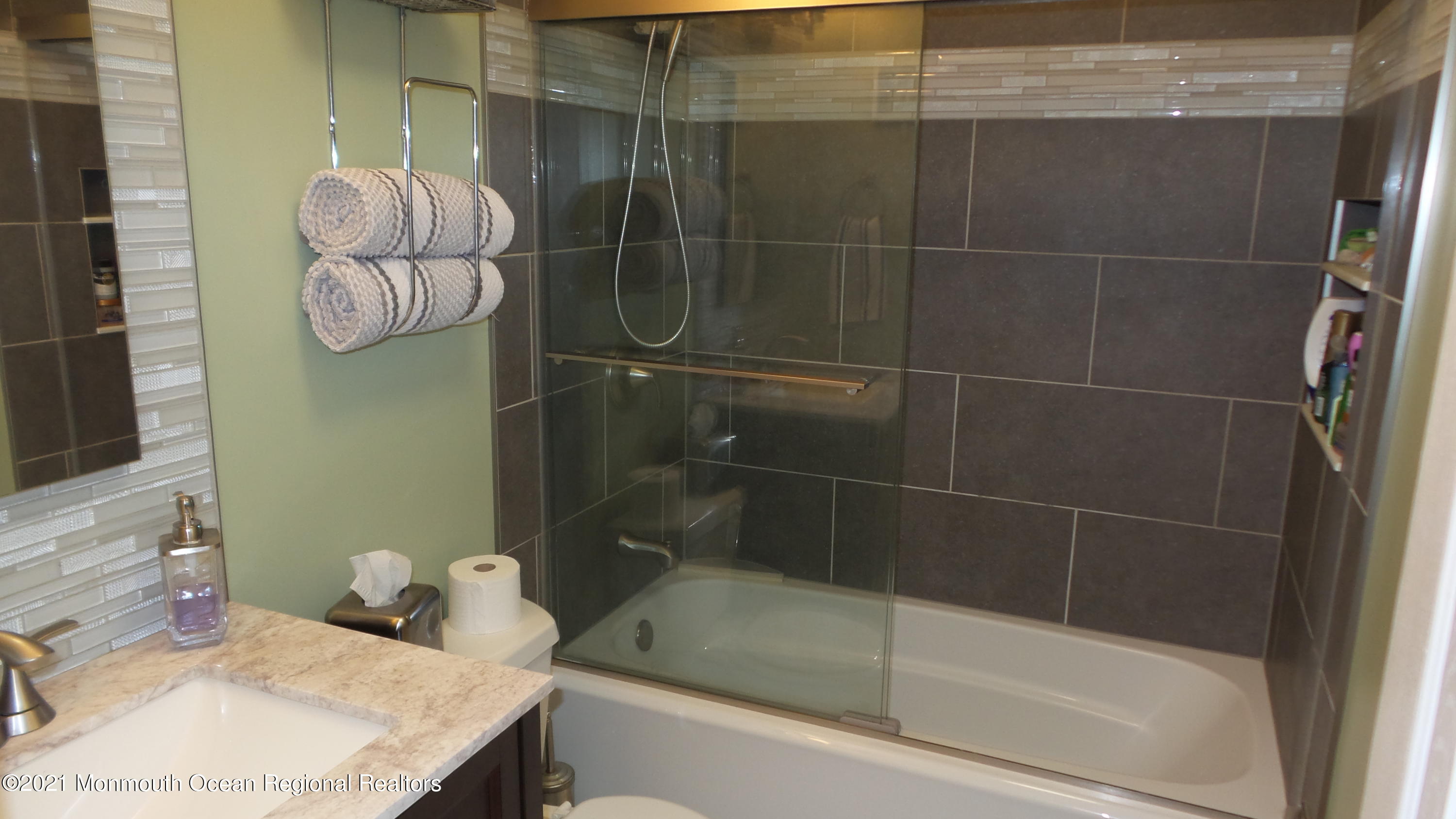 6 Woodpecker Road, Unit 1000 Howell, NJ 07731 - Photo 9 of 12 20210118_165515