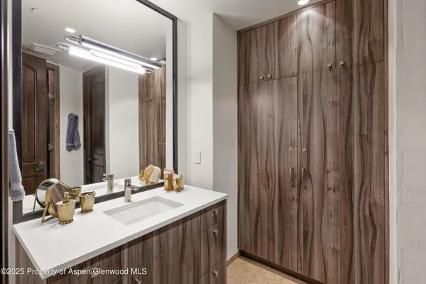 a bathroom with a sink vanity and a mirror