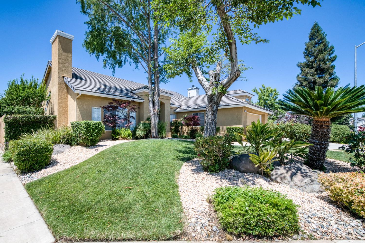 794 Applegate Avenue Clovis, CA 93611 - Photo 2 of 28