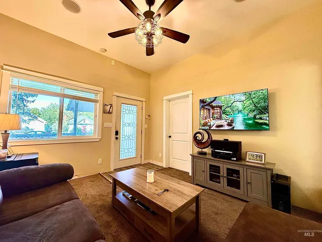 $220,000 | 206 East C Street, Shoshone, ID 83352