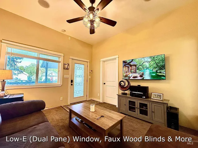 $220,000 | 206 East C Street, Shoshone, ID 83352