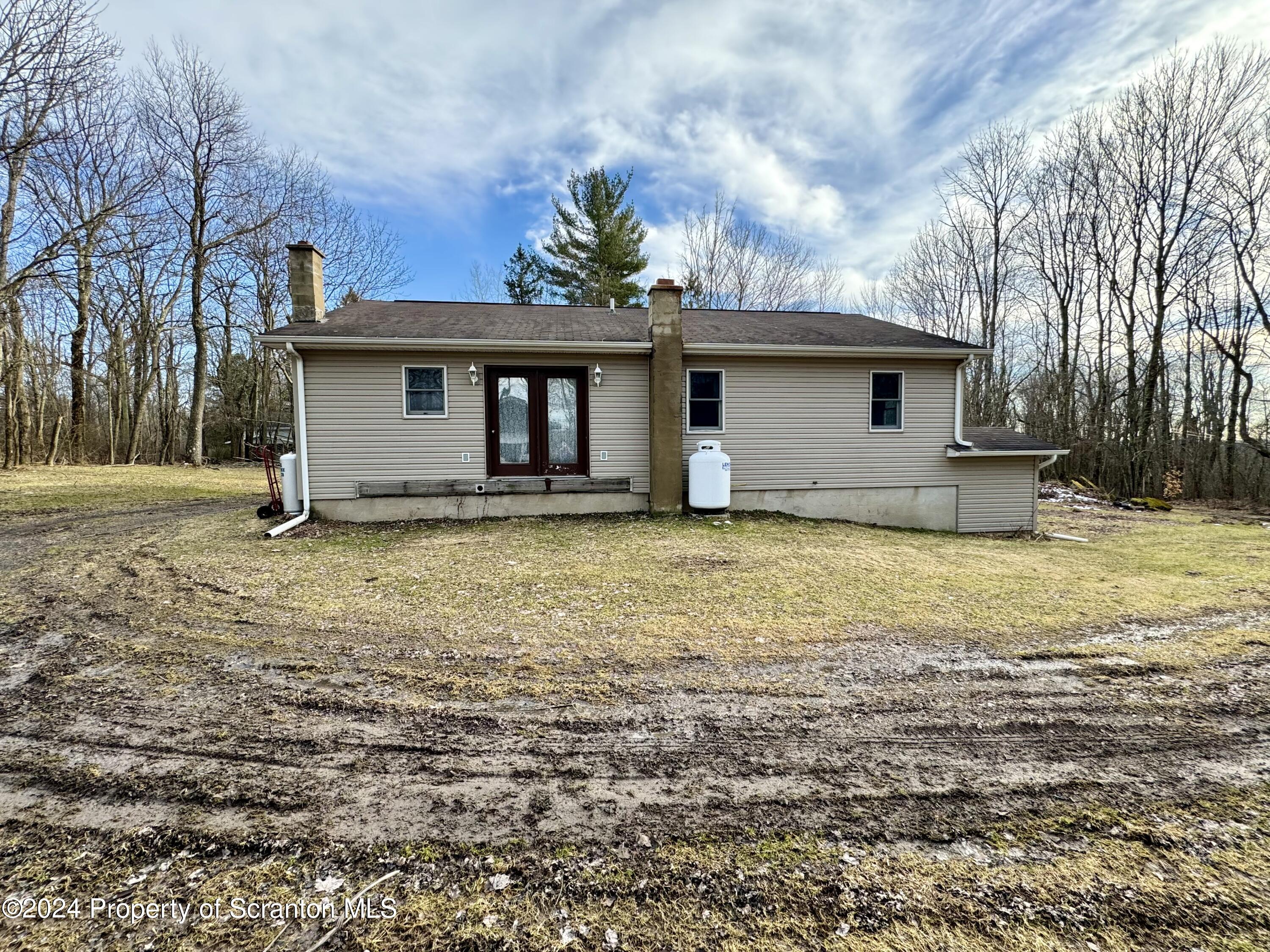 189 Pierce Road Carbondale, PA 18407 - Photo 4 of 21 Gallery Image 4