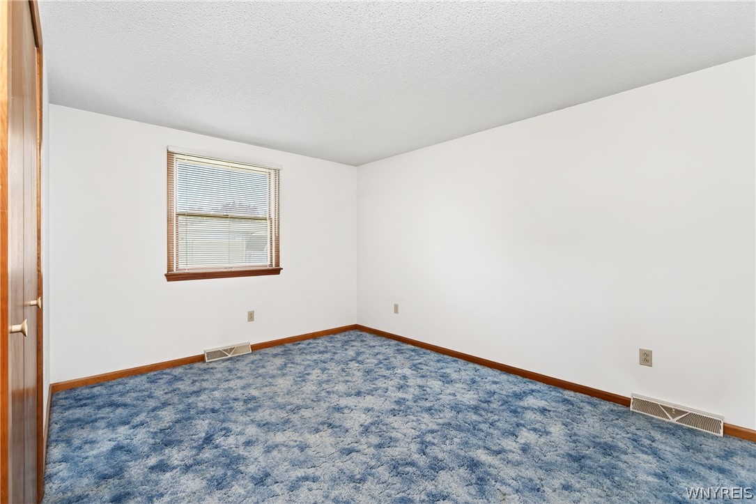 144 Hillpine Road Cheektowaga, NY 14227 - Photo 14 of 33