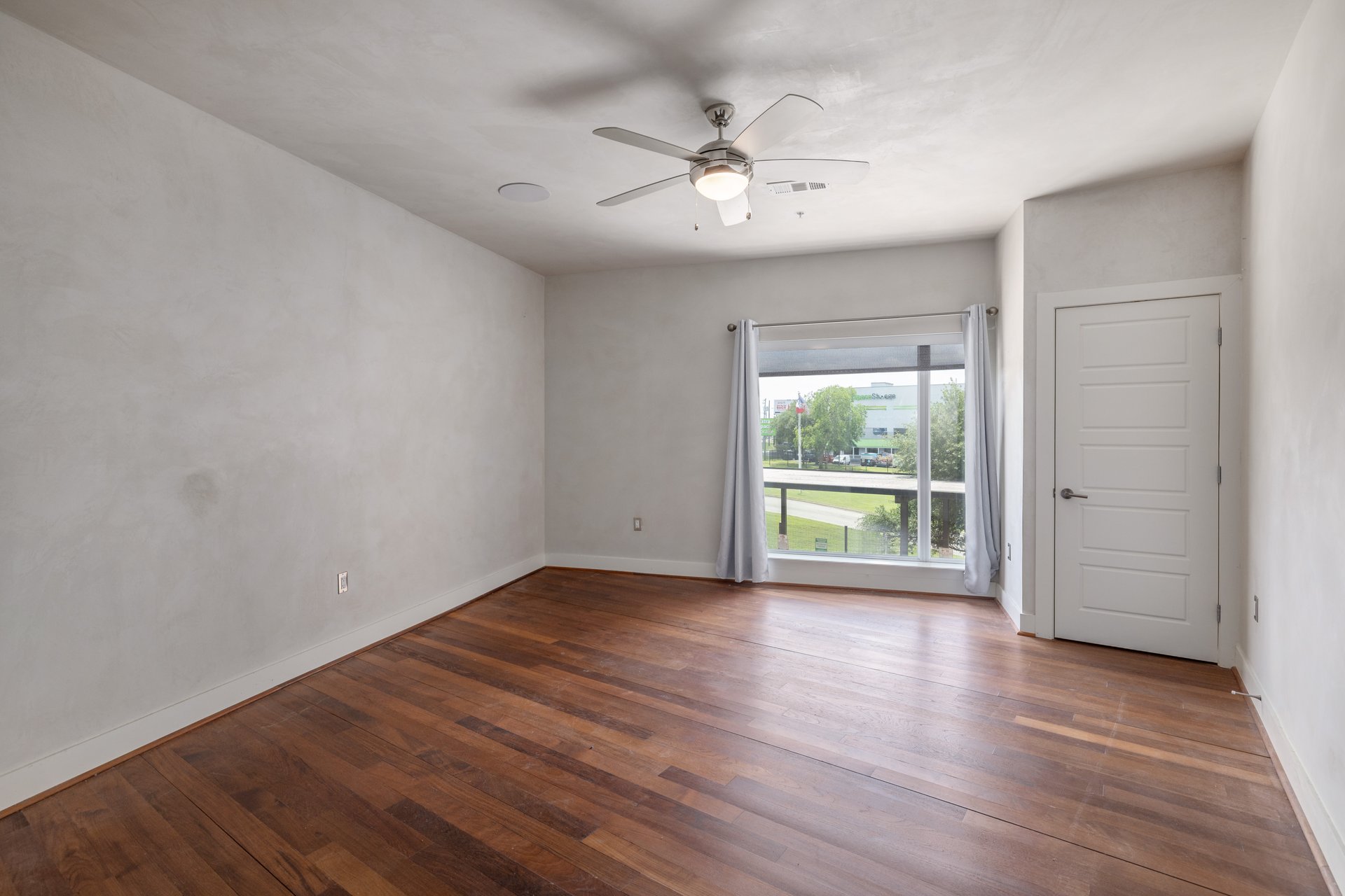 6444 Burnet Road, Unit 100 Austin, TX 78757 - Photo 19 of 31 Primary bedroom