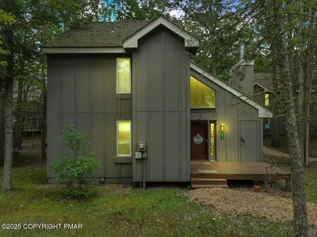 $294,000 | 95 Telemark Lake, Lake Harmony, PA 18624