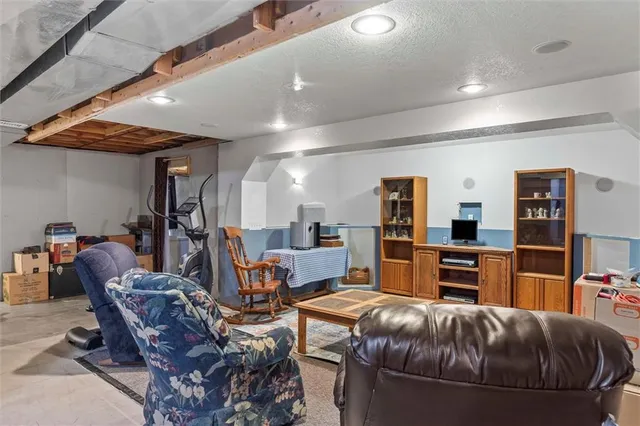 $340,000 | 147 West Colleen Court, Gardner, KS 66030