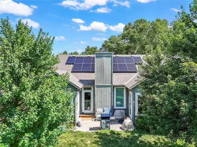 $340,000 | 147 West Colleen Court, Gardner, KS 66030