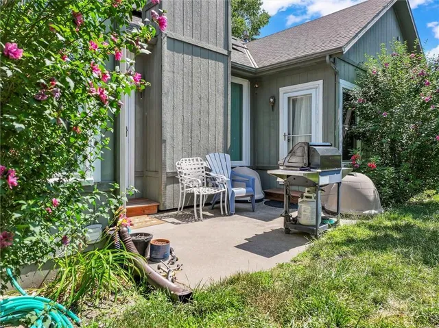 $340,000 | 147 West Colleen Court, Gardner, KS 66030