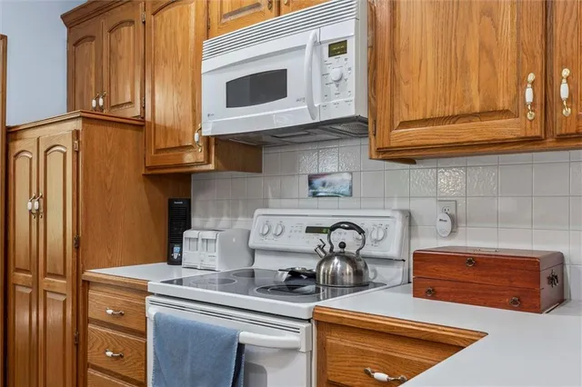 $340,000 | 147 West Colleen Court, Gardner, KS 66030