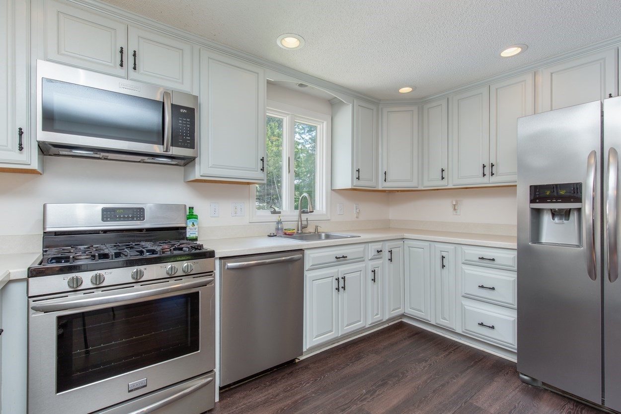 21 Partridge Road Dracut, MA 01826 - Photo 4 of 40 Gallery Image 4