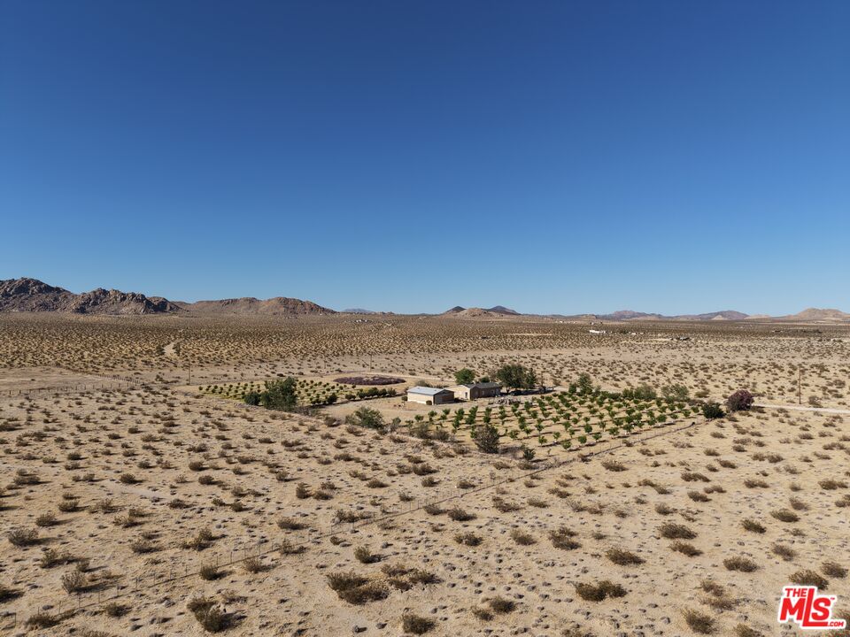 10424 Santa Fe Fire Road Lucerne Valley, CA 92356 - Photo 5 of 33