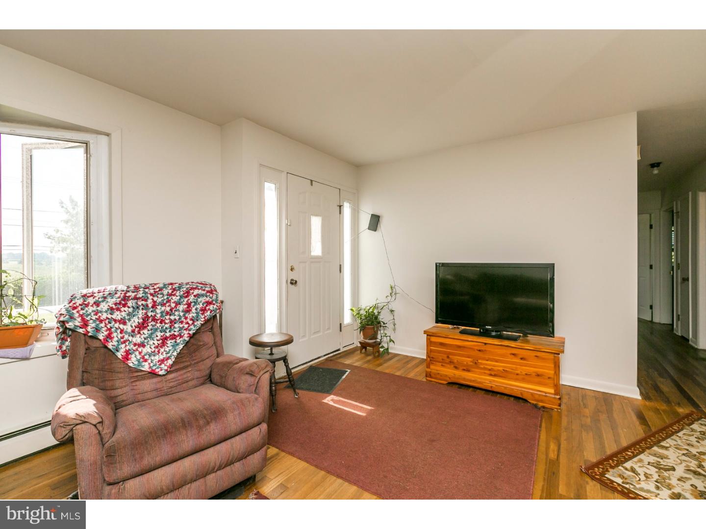 3048 Limestone Road Cochranville, PA 19330 - Photo 6 of 25 Living Room