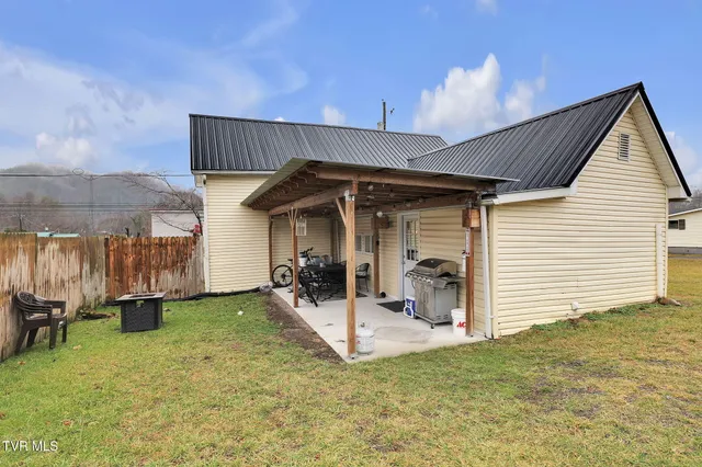 $198,500 | 222 Douglas Drive, Damascus, VA 24236