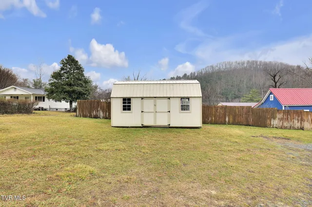 $198,500 | 222 Douglas Drive, Damascus, VA 24236