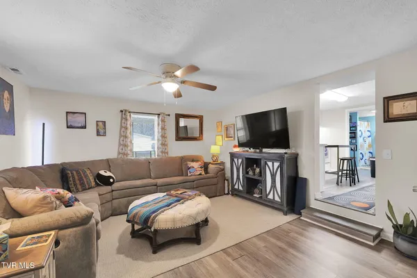$198,500 | 222 Douglas Drive, Damascus, VA 24236
