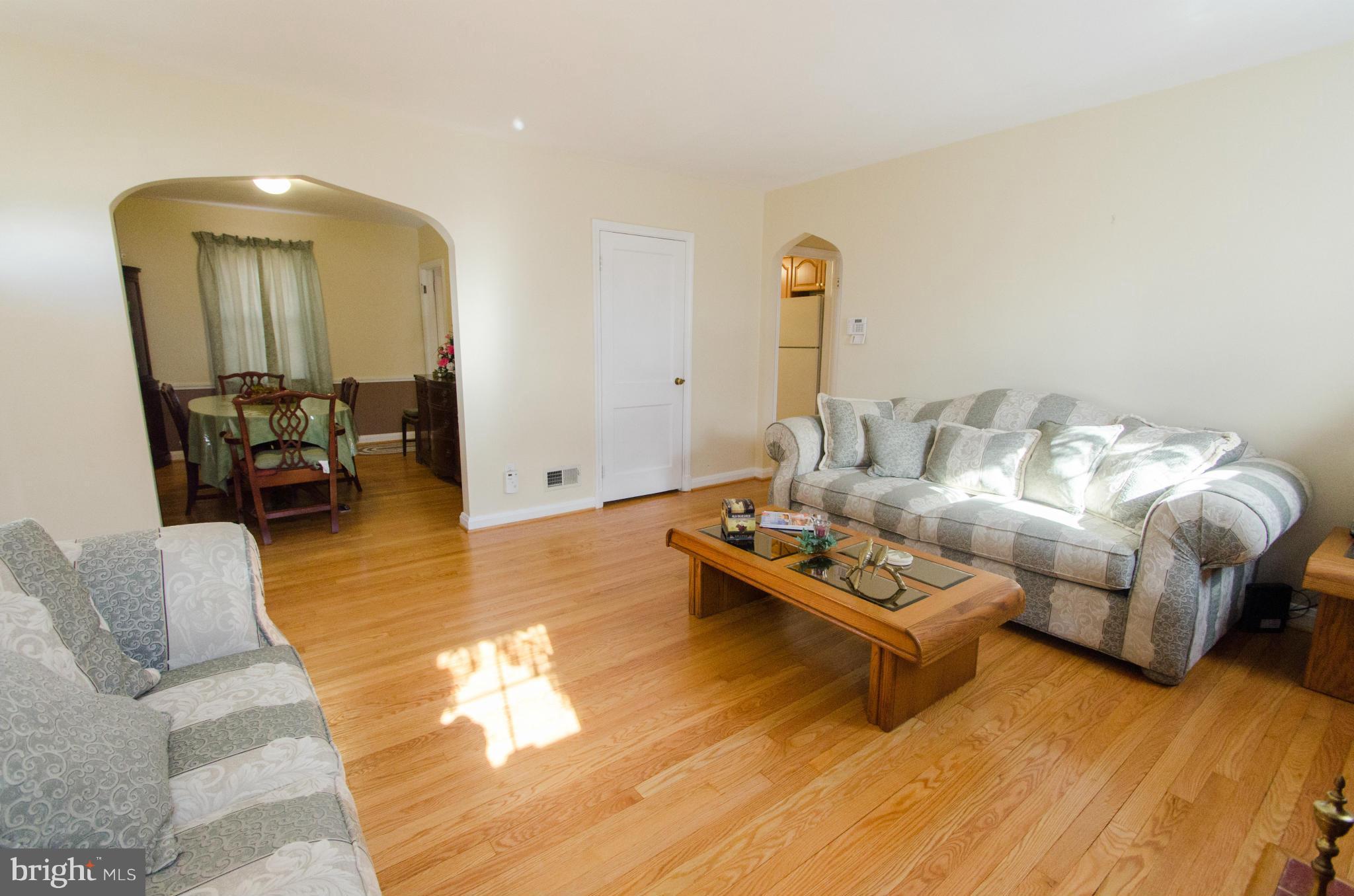 3814 Moravia Road Baltimore, MD 21206 - Photo 3 of 21 Living Room