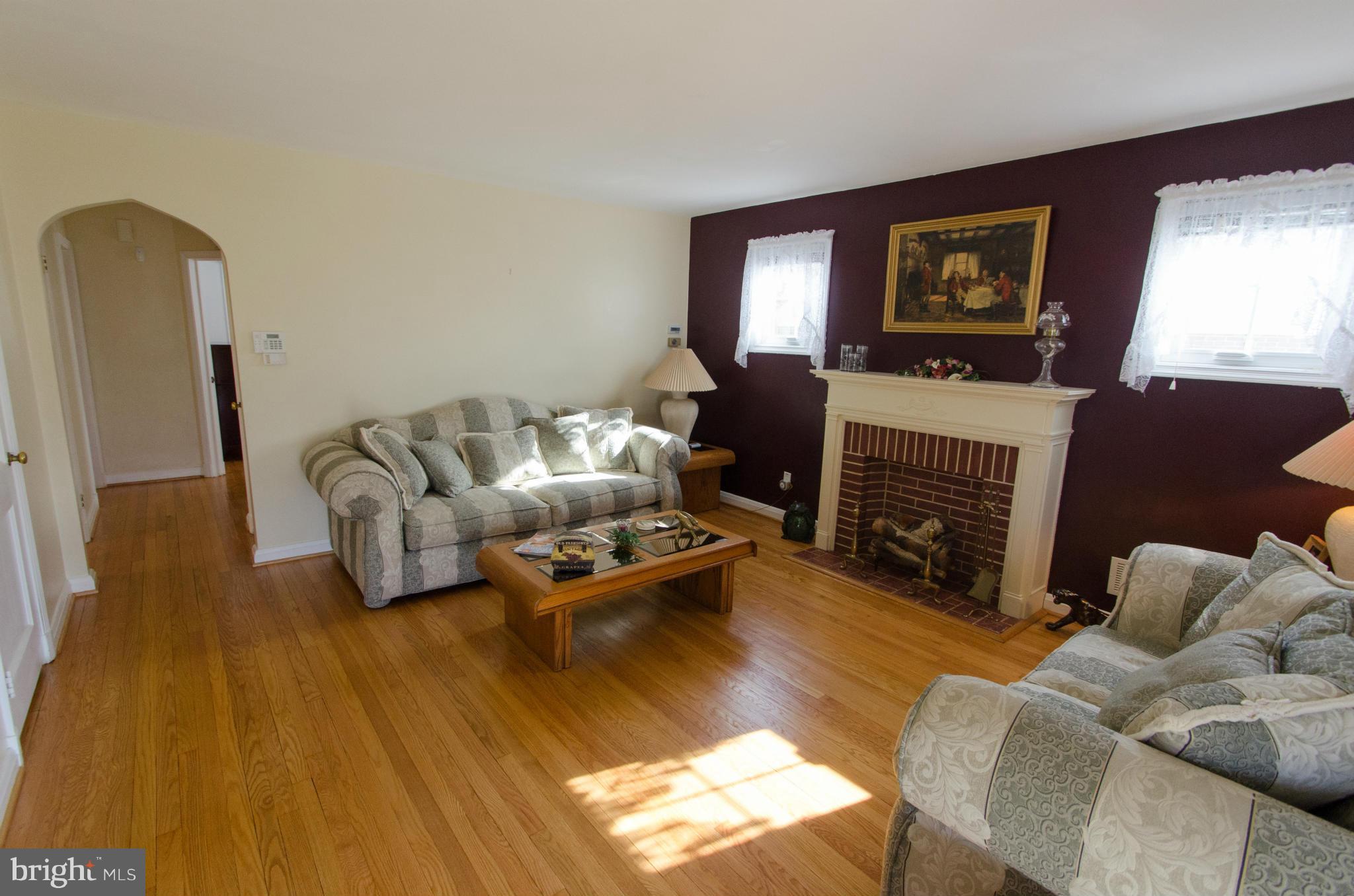 3814 Moravia Road Baltimore, MD 21206 - Photo 4 of 21 Living Room