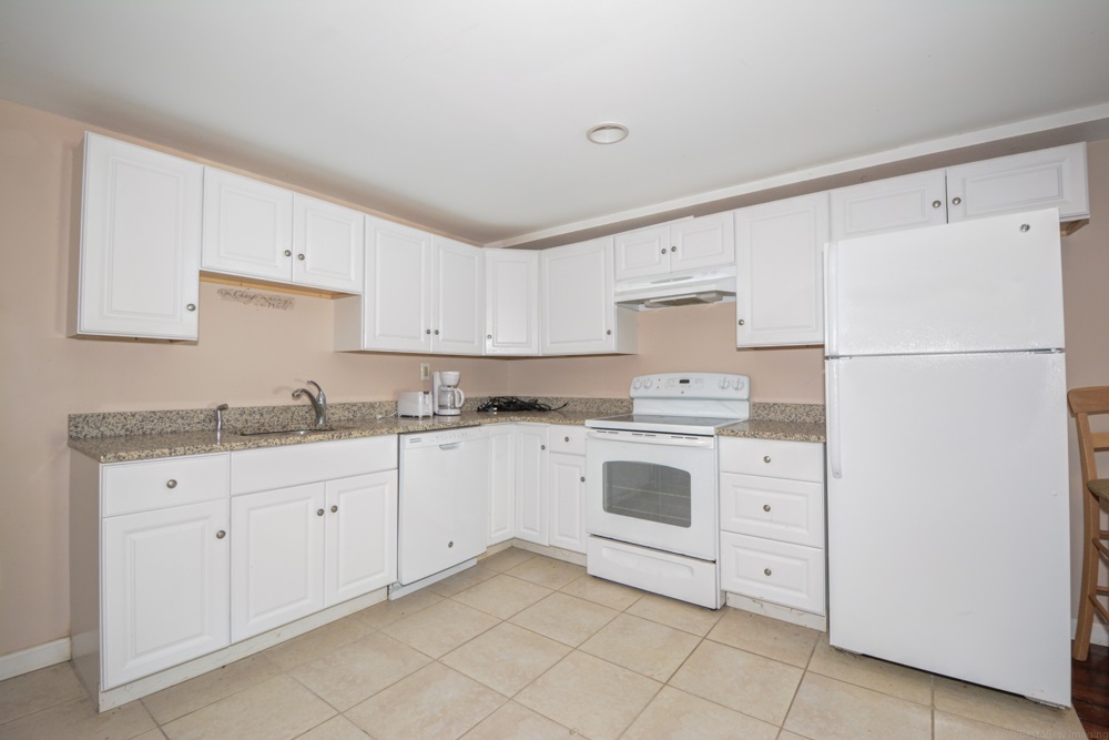 168 Island Pond Road Derry, NH 03038 - Photo 20 of 32